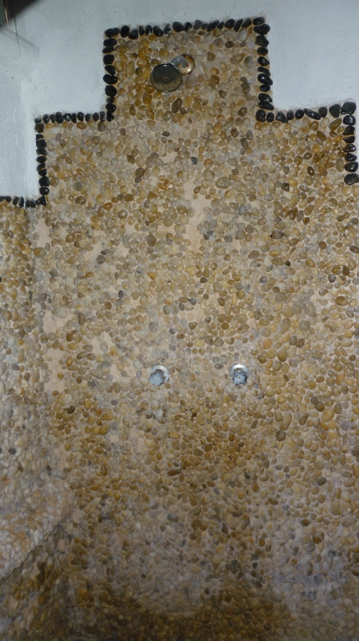 stones used as the finishing for the shower